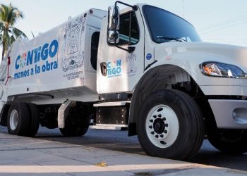 Margarita Moreno entrega 5 camiones recolectores de basura