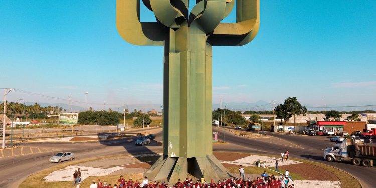 Intensa brigada de limpieza el fin de semana, encabezada por el Presidente Municipal de Tecomán Elías Antonio Lozano Ochoa.