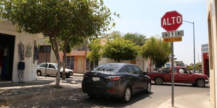 Habilita Ayuntamiento de Colima crucero “uno y uno” en las calles Matamoros y Constitución