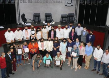 Congreso entrega en Sesión Solemne los premios a los Adultos Mayores, edición 2022