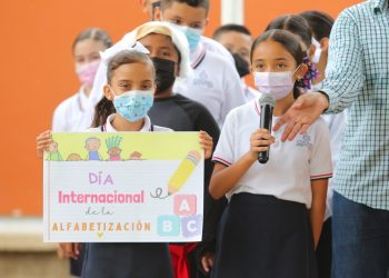 LX Legislatura realiza ceremonia cívica en Escuela Primaria “Ramón R. de la Vega”, en Tepames