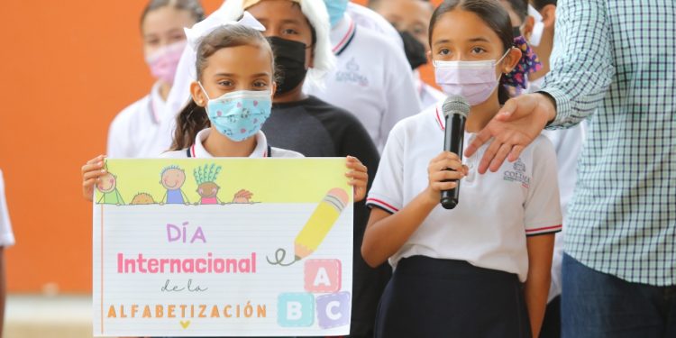 LX Legislatura realiza ceremonia cívica en Escuela Primaria “Ramón R. de la Vega”, en Tepames