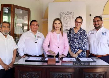 Ayuntamiento de Colima y Correos de México rinden homenaje a personal de salud