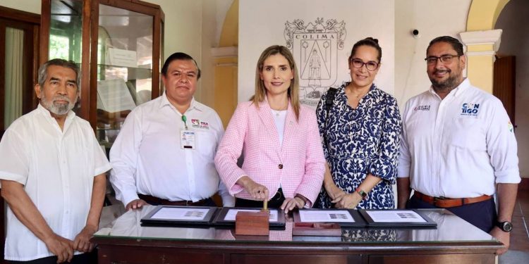 Ayuntamiento de Colima y Correos de México rinden homenaje a personal de salud