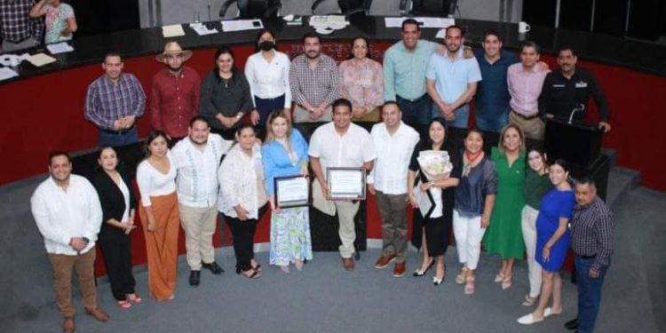 LX Legislatura entrega Premio Estatal “Vázquez Lara Centeno” a la A.C. Caminemos Juntos con Amor, Luz y Esperanza y a Edgar Ismael Barajas Barajas