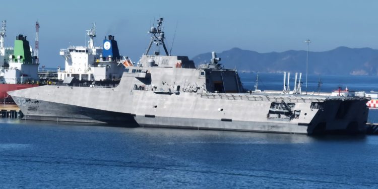 Buque de guerra estadounidense hace escala en Manzanillo