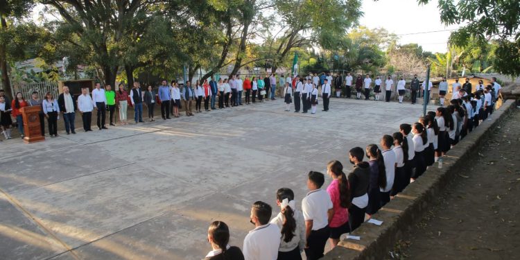 Edgar Barajas, invitado especial a la ceremonia cívica mensual itinerante del Congreso estatal