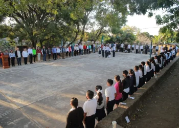 Edgar Barajas, invitado especial a la ceremonia cívica mensual itinerante del Congreso estatal