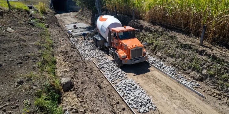 Rehabilita Gobierno Colima tres caminos saca-cosechas en el ejido Cuauhtémoc; se invierten casi 3.3 mdp