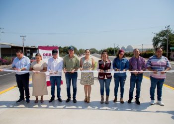 Indira Vizcaíno entregó reconstrucción en tramo carretero Tecomán-Cofradía de Morelos