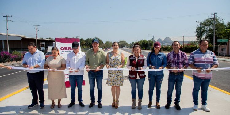 Indira Vizcaíno entregó reconstrucción en tramo carretero Tecomán-Cofradía de Morelos
