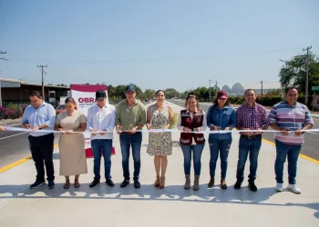 Indira Vizcaíno entregó reconstrucción en tramo carretero Tecomán-Cofradía de Morelos