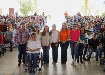 Gobernadora participa en entrega de tarjetas Pensión para Personas con Discapacidad