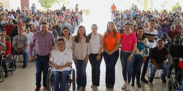 Gobernadora participa en entrega de tarjetas Pensión para Personas con Discapacidad