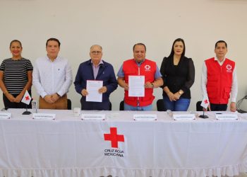 Movilidad Colima y Cruz Roja firman convenio para capacitar a choferes de transporte público