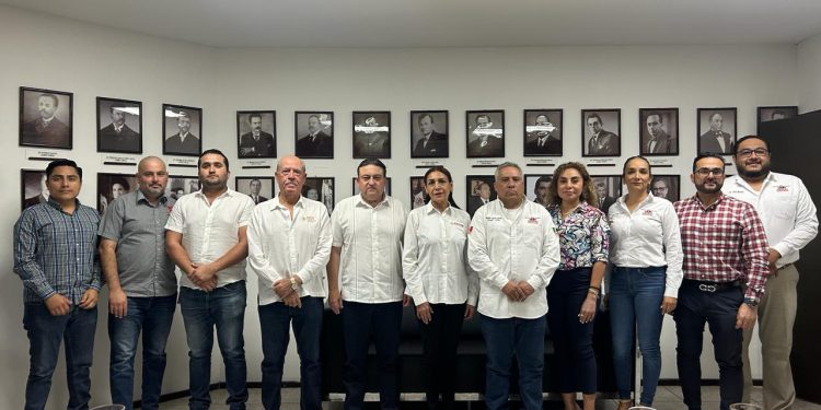 Establecen acuerdos transportistas de AMOTAC, Gobierno Colima y Gobierno Federal