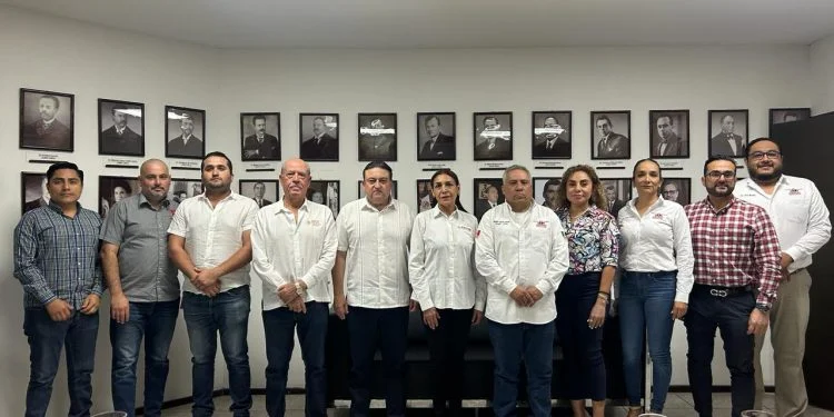 Establecen acuerdos transportistas de AMOTAC, Gobierno Colima y Gobierno Federal