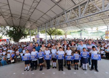 Este lunes, 4, 131 estudiantes tecomenses reciben ‘Mi ColiBeca para Empezar’ de manos de la gobernadora