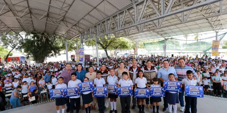 Este lunes, 4, 131 estudiantes tecomenses reciben ‘Mi ColiBeca para Empezar’ de manos de la gobernadora