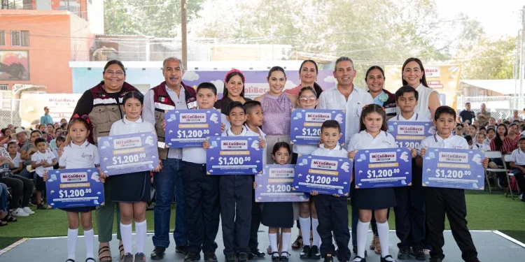 Gobernadora lleva ‘Mi ColiBeca para Empezar’ a más de 2,600 estudiantes de Manzanillo y Minatitlán, este martes