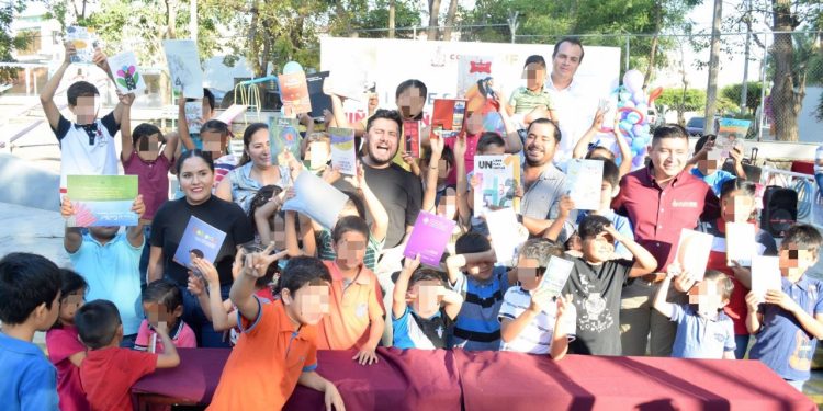Subsecretaría de Cultura y DIF Estatal Colima entregan libros en albergues infantiles del CAS