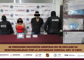 Policía Estatal de Colima detiene a dos personas y les aseguran varias dosis de droga