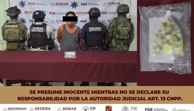 Agentes de la Policía Estatal detienen a una persona en Colima y le aseguran varias dosis de droga