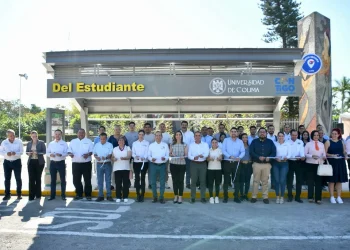 La presidenta municipal Margarita Moreno y el rector Christian Torres Ortiz entregan Corredor Seguro Estudiantil que beneficia a 15 mil estudiantes