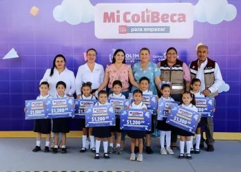 Este jueves, casi 2,200 estudiantes de kínder y primarias públicas de Coquimatlán y VdeÁ reciben ‘Mi ColiBeca para Empezar’