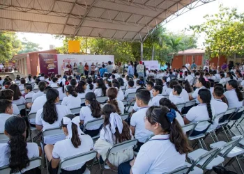 En Manzanillo, Indira inicia Operación Salud Colima Tamizaje para estudiantes de preescolar a secundaria