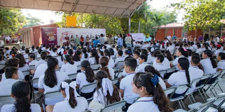 En Manzanillo, Indira inicia Operación Salud Colima Tamizaje para estudiantes de preescolar a secundaria
