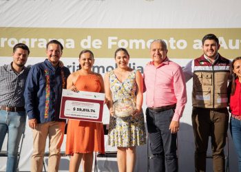 Gobernadora entrega equipo, maquinaria y herramienta de Fomento al Autoempleo a 73 personas, por casi 2 mdp