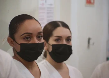 A pesar de disminuir positividad del Covid-19, recomiendan mantener medidas de prevención