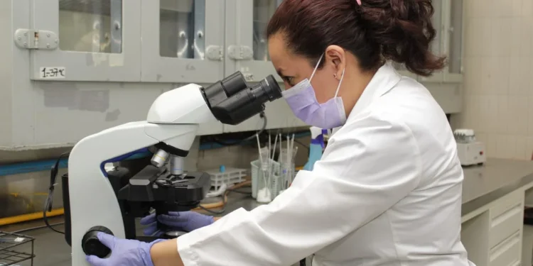 Combate IMSS la tuberculosis con vacunación y detección oportuna