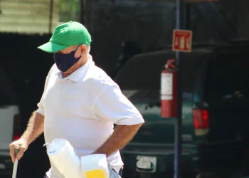 Exposición prolongada al sol puede provocar ‘golpe de calor’, alerta Salud