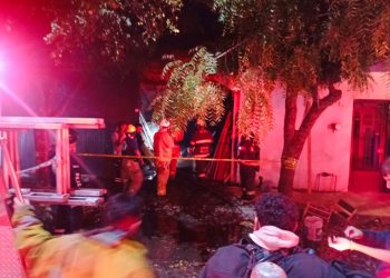 Fue controlado fuerte incendio en una carpintería en Villa de Álvarez