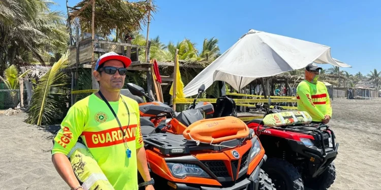 UEPC exhorta a bañistas no ingresar al mar en zonas con bandera roja
