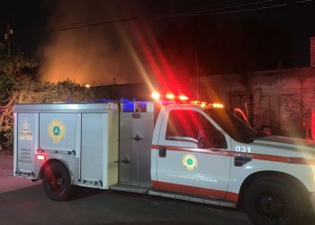 UEPC sofoca incendio de dos viviendas en colonia de Colima; no reportan personas lesionadas