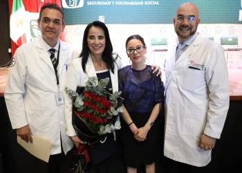 IMSS reconoce a doctora Gabriela Borrayo por 30 años de trayectoria; creó Código Infarto que ha salvado miles de vidas