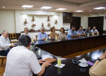 Gobierno de Colima atiende a representantes de transporte público; llegan a acuerdos
