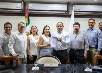 Gobernadora recibe a nueva directiva de Canacintra Colima; invitan a su administración al Foro del Agua