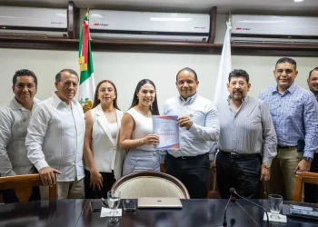 Gobernadora recibe a nueva directiva de Canacintra Colima; invitan a su administración al Foro del Agua
