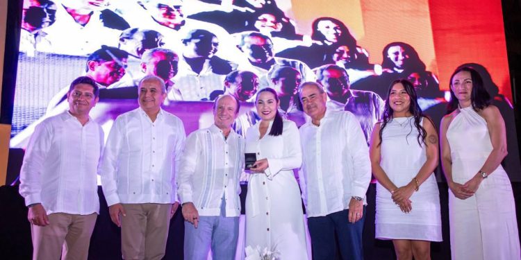 Gobernadora destaca importancia de Hotel Las Hadas by Brisas en la economía y el turismo de Colima