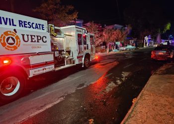 Fue sofocado el incendio de cuatro vehículos en Colima