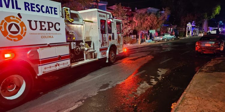 Fue sofocado el incendio de cuatro vehículos en Colima