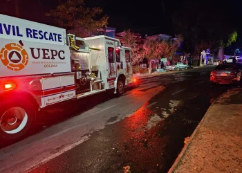 Fue sofocado el incendio de cuatro vehículos en Colima