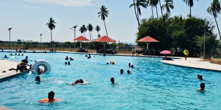Parque Metropolitano de Tecomán sigue abierto para disfrute de habitantes y turistas