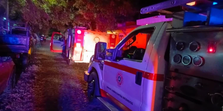 Bomberos y UEPC sofocan el fuego en dos vehículos; no se reportan personas lesionadas