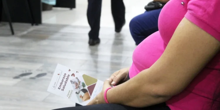 Recomiendan evaluación médica antes del embarazo; en Centros de Salud realizan tamiz pre-gestacional
