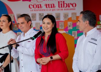 Inauguran UdeC y Gobierno Colima la Feria del Libro Altexto, en Plaza San Fernando